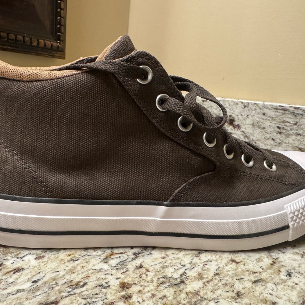 Converse brown canvas new never worn. Size 10.5